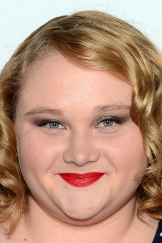 Danielle Macdonald, photo 2 of 3