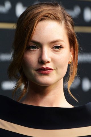 Holliday Grainger, photo 3 of 3