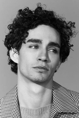 Robert Sheehan, photo 2 of 3