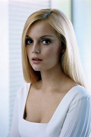 Alexandra Hay, photo 2 of 3