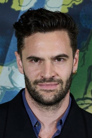 Tom Bateman, photo 2 of 3