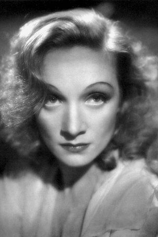 Marlene Dietrich, photo 2 of 3