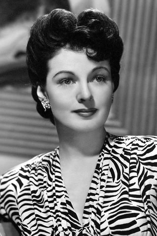 Ruth Hussey, photo 1 of 3