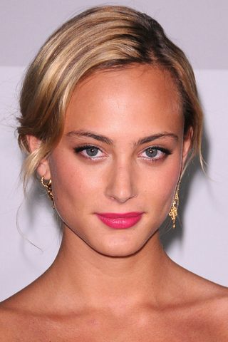 Nora Arnezeder, photo 2 of 3