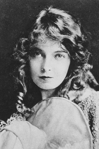 Lillian Gish, photo 2 of 3