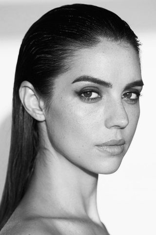 Adelaide Kane, photo 3 of 3