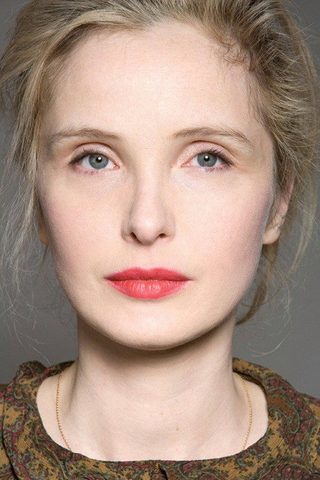 Julie Delpy, photo 2 of 3