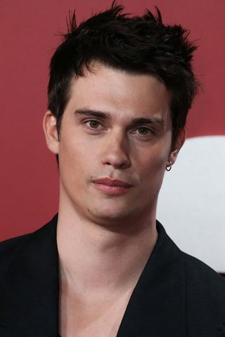 Nicholas Galitzine, photo 3 of 3