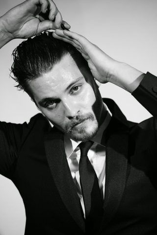 Luke Grimes, photo 3 of 3