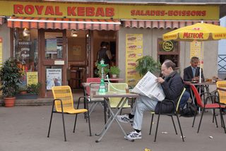 Neuilly sa mère, sa mère ! still 2