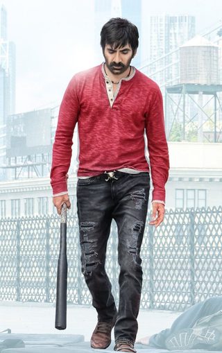 Amar Akbar Anthony still 6