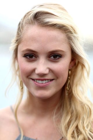 Maika Monroe, photo 1 of 3