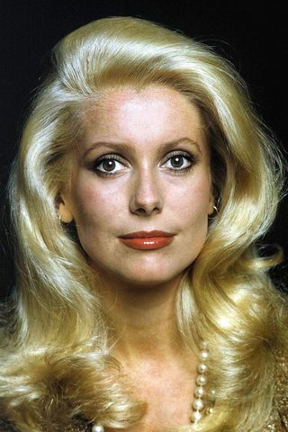 Catherine Deneuve, photo 2 of 3