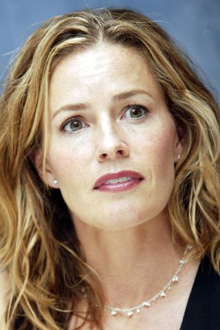 Elisabeth Shue, photo 1 of 3