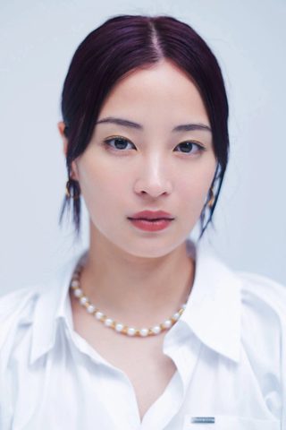 Suzu Hirose, photo 2 of 3