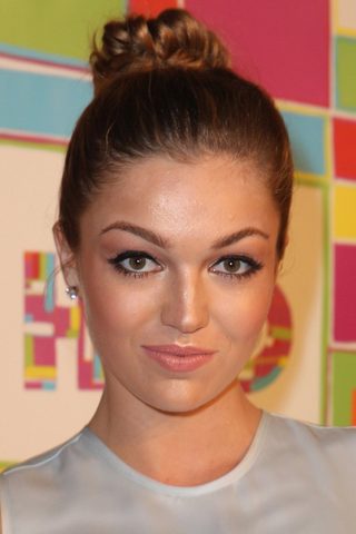 Lili Simmons, photo 2 of 3