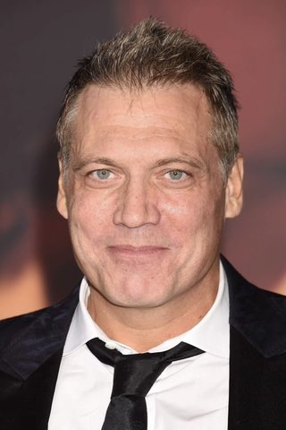 Holt McCallany, photo 2 of 3