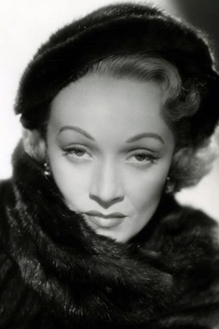 Marlene Dietrich, photo 3 of 3