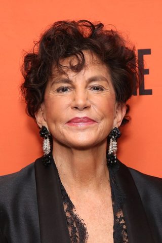 Mercedes Ruehl, photo 1 of 3