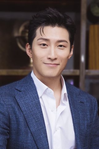 Shawn Dou, photo 2 of 3