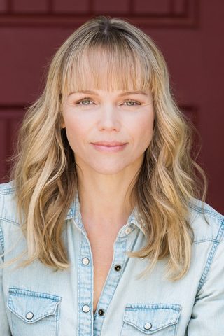 Lauren Bowles, photo 3 of 3