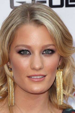 Ashley Hinshaw, photo 3 of 3