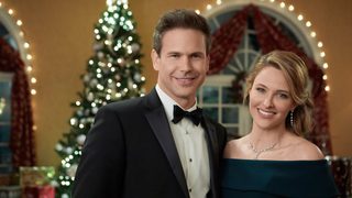 Christmas Wishes & Mistletoe Kisses still 1