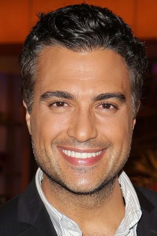 Jaime Camil, photo 3 of 3