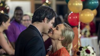 Hearts of Christmas still 4