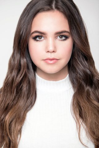 Bailee Madison, photo 2 of 3