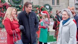 Entertaining Christmas still 7