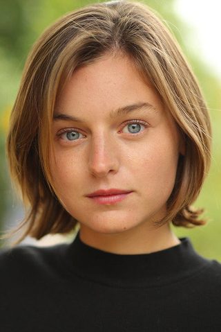 Emma Corrin, photo 1 of 3