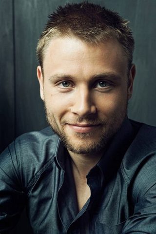 Max Riemelt, photo 2 of 3