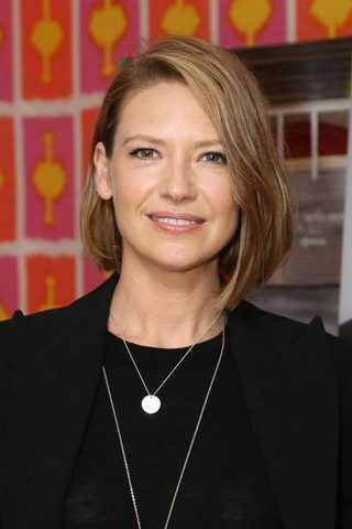 Anna Torv, photo 1 of 3