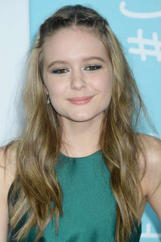Izabela Vidovic, photo 3 of 3