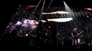Roger Waters: Us + Them still 5
