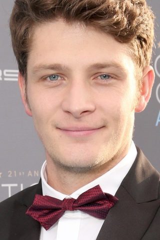 Brett Dier, photo 2 of 3
