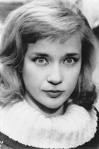Sylvia Syms, photo 3 of 3