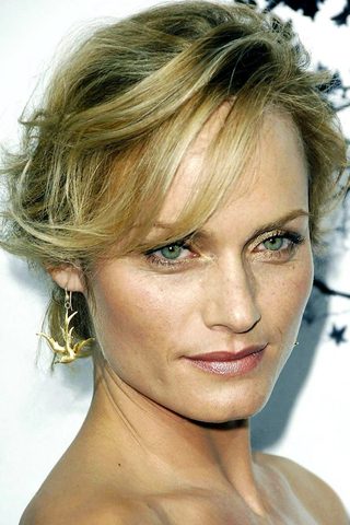 Amber Valletta, photo 3 of 3