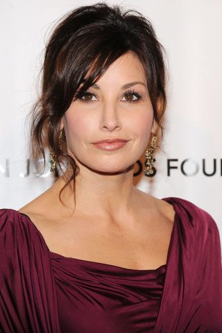 Gina Gershon, photo 2 of 3