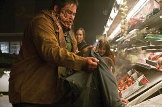 Alien Raiders still 5