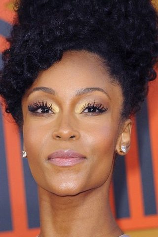 Yaya DaCosta, photo 2 of 3