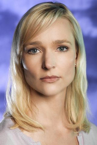 Kari Matchett, photo 1 of 3