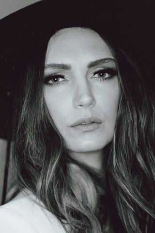 Hannah Levien, photo 1 of 3