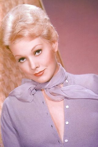 Kim Novak, photo 3 of 3