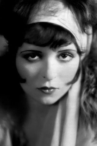 Clara Bow, photo 1 of 3
