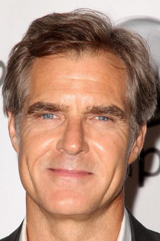 Henry Czerny, photo 1 of 3