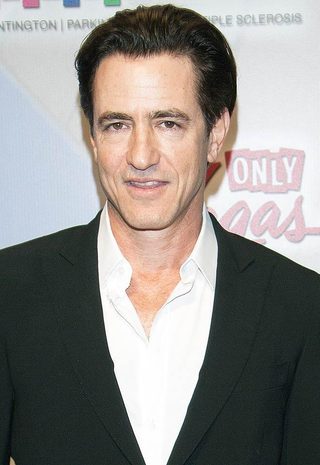 Dermot Mulroney, photo 2 of 3