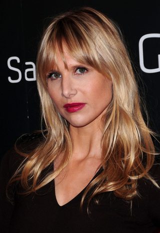 Lucy Punch, photo 2 of 3