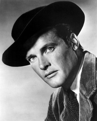 Roger Moore, photo 2 of 3